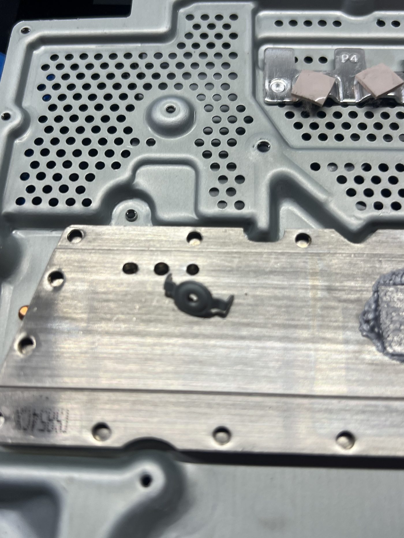 Close view of the mystery part fitted to the PS4 Slim heatsink assembly