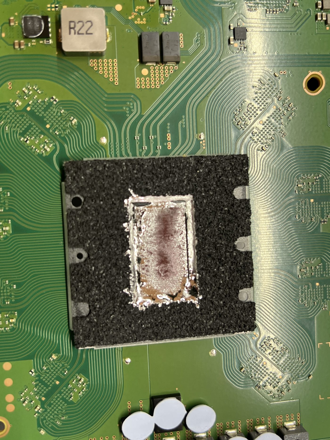 Dirty PS5 Slim APU liquid metal area before cleaning